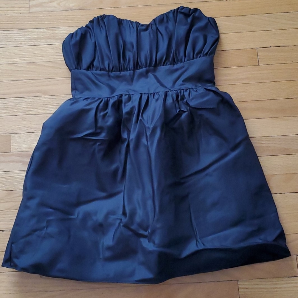 Dress - Picture 1 of 4